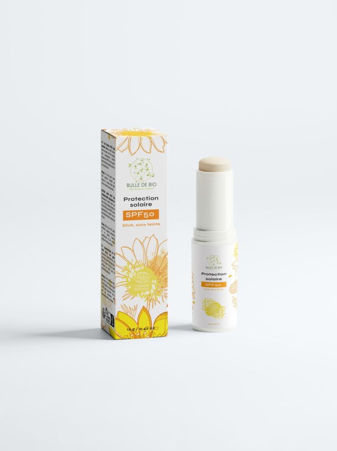 Stick solaire SPF 50 sans teinte pour une protection invisible et pratique du visage et des zones sensibles.