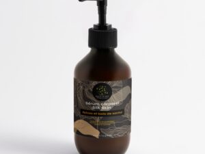 Sérum corps hydratant Silk Skin à l'huile de jojoba et de rose musquée pour une peau douce et lisse.